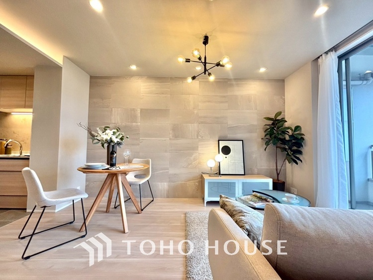 内装 叶えたかったのは落ち着きのあるナチュラルな風合い、そして開放感があるリビング。優雅な気分に浸れる幸せな時間を家族が自然と集まりたくなるこの空間で。