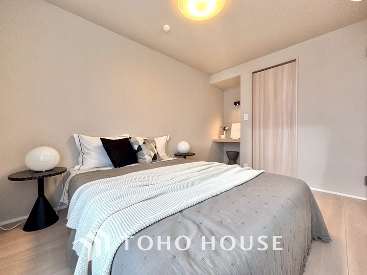 内装 使いやすく、明るい洋室に仕上がります。子供部屋や趣味のお部屋にご利用できます。ご自身で家具などを配置し、素敵な空間を創り上げられます。