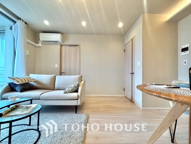 内装 ◆瀟洒な空間◆落ち着きのある彩が見事に調和させた瀟洒な空間を演出。ここに集まる家族の会話と笑顔が絶え間なく続く幸せな空間。