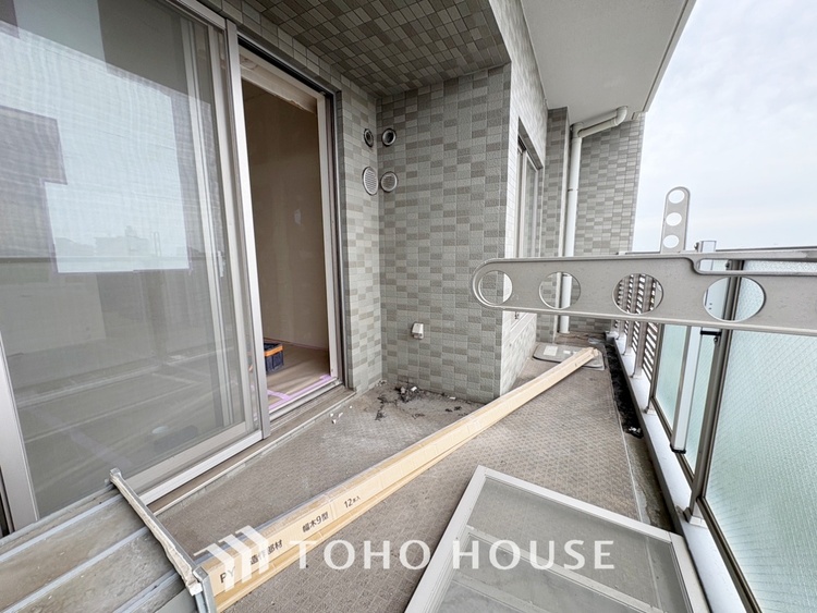 内装 【Ease】家族個々の安らぎの空間。プライベートなBedRoomは暮らす方の感性で造り上げたいもの。誰もが好みで飾れるシンプルな室内に仕上げてあります。