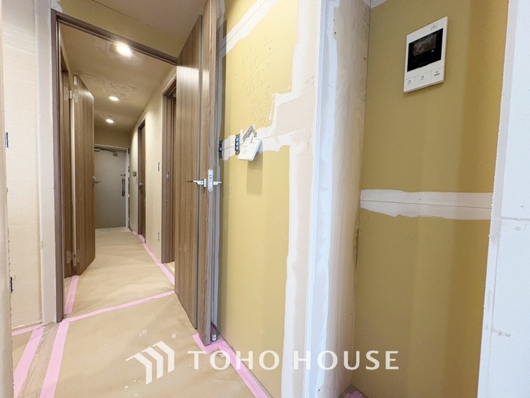 内装 【smart design】太陽の光をスマートにリビングへ。優しくいざなわれた採光が朝は目を覚ませ、昼はくつろぎ、そして夕刻には温もりを与える。他にはないおしゃれなデザインで。