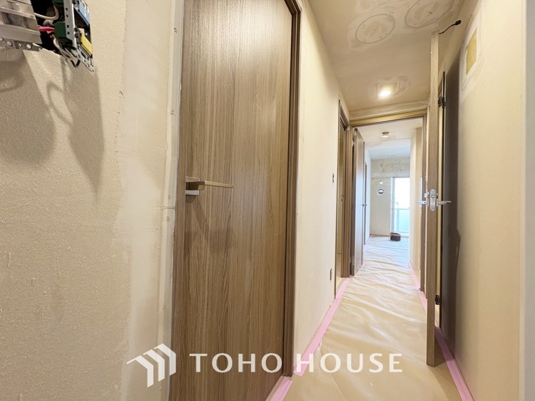 トイレ 【toilet】トイレットペーパーの使用回数を減らせることです。 シャワートイレを使用すれば、洗浄して汚れを落とすことができるため、トイレットペーパーの使用を最小限にとどめることができます。