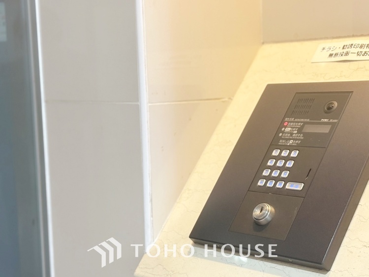 その他 ◆木漏れ日◆の様な採光が優しく足元を照らし、心地いい暮らしの道しるべを写し出す。この空間で過ごす家族との語らいの時間がとても素敵で幸せを感じるかもしれない。【Holiday of a home】