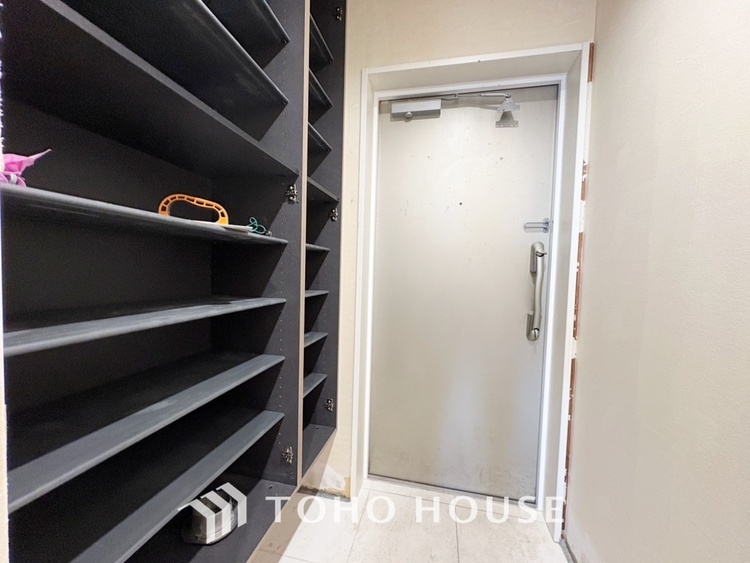 その他 【House of the Sun】太陽の温かな光がお家全体を照らす。そこには目を輝かせ笑顔で見つめてくれる君がいて、「ただいま」の言葉がこだまする。そんな君の瞳に恋している。