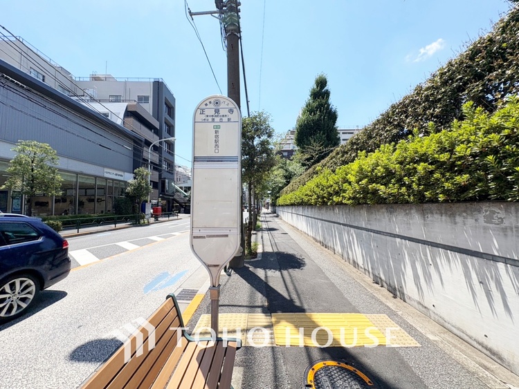 内装 【Private room】家族個々の安らぎの空間。プライベートなBedRoomは暮らす方の感性で造り上げたいもの。誰もが好みで飾れるシンプルな室内に仕上げてあります。