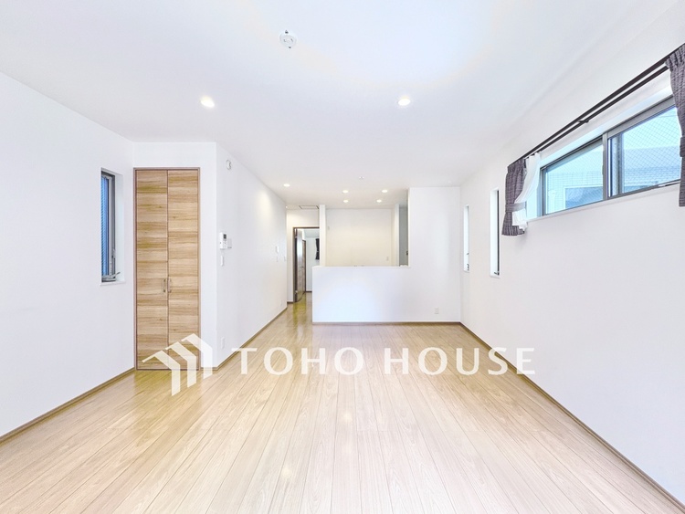 内装 【リビング】家族が自然と集まりたくなる、心地よい広さの空間。