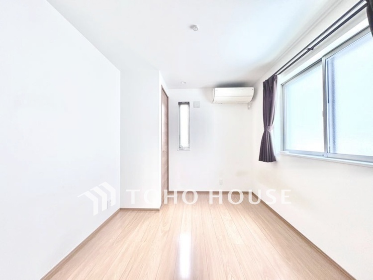 内装 【居室】主寝室としても、お子様のお部屋としても使いやすい一室です。