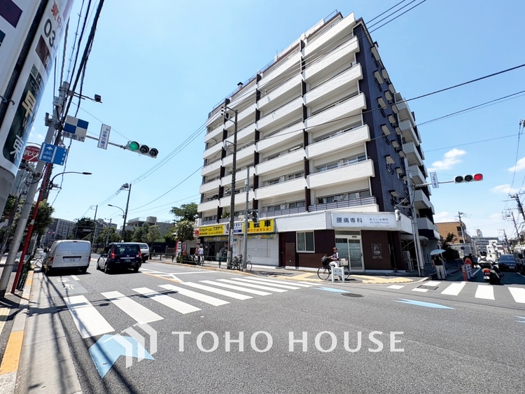 内装 【smart design】◆スマートデザイン◆太陽の光をスマートにリビングへ。優しくいざなわれた採光が朝は目を覚ませ、昼はくつろぎ、そして夕刻には温もりを与える。他にはないおしゃれなデザインで。