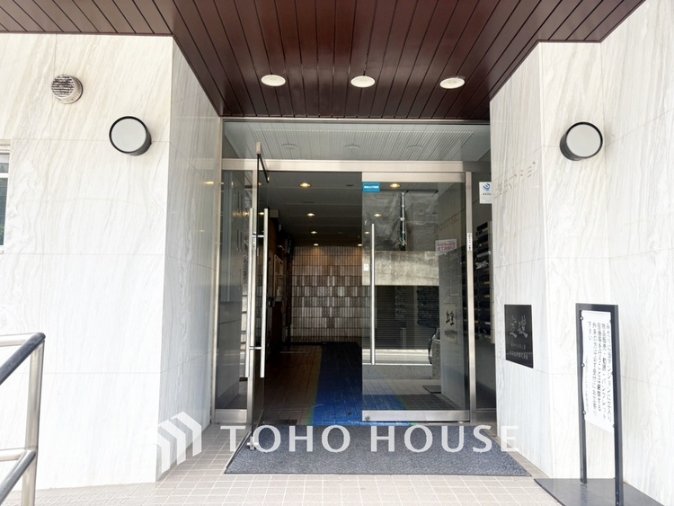 内装 【Cool wind】◆窓を開けると◆冷涼な風、そよぐリビング。だんらんの場所はここから始まり、ここで終わる。家族の笑顔が集う素敵な場所だから、こだわり抜いた思いが詰まっているのだと思う。