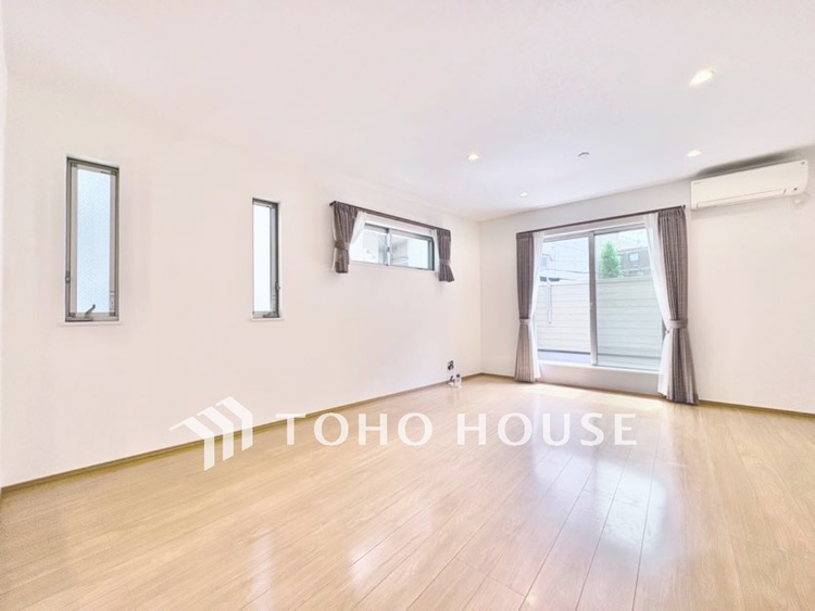 内装 【リビング】開放感のあるリビングは、日常の心地よくしてくれます。