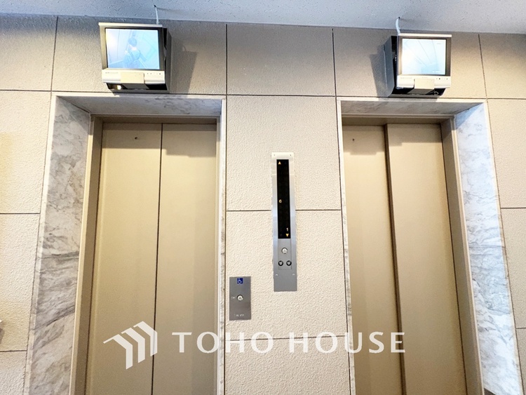 キッチン 【Living room】◆リビング◆家族への思いを抱きながら、平和に過ごす悠久の時。あたかかく感じるのは、日当たりだけではない。広く和やかに暮らせる空間と、家族の存在を噛みしめて。