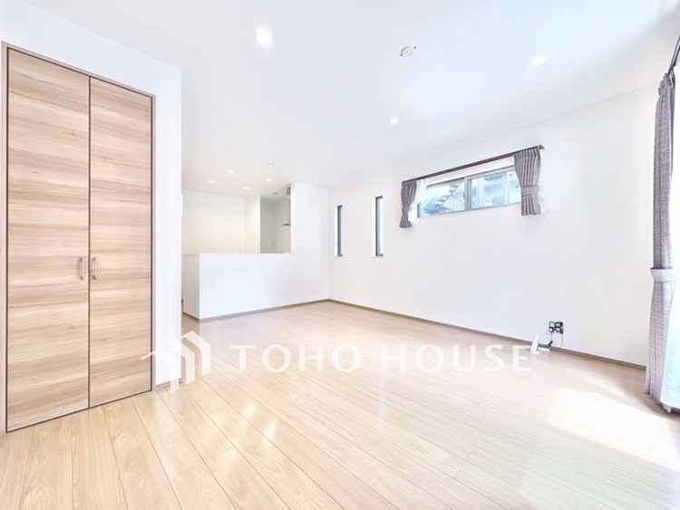 内装 【リビング】オンもオフも切り替えやすい家族の時間を大切にできる場。