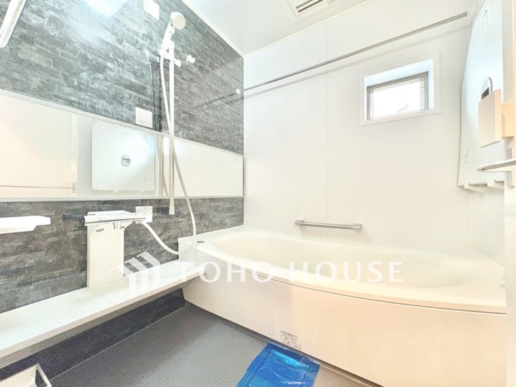 風呂 【浴室】一日の疲れをゆっくり癒してくれる、落ち着いた浴室空間です。