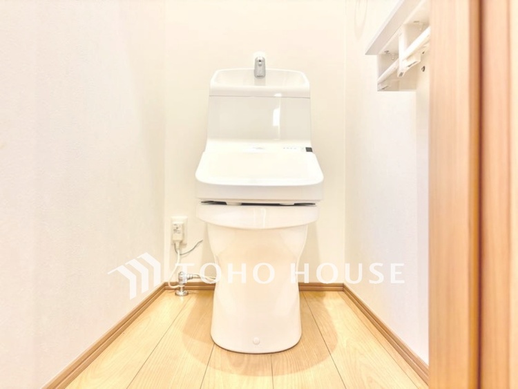 トイレ 【トイレ】落ち着いた空間に仕上がっており快適にご使用できそうです。