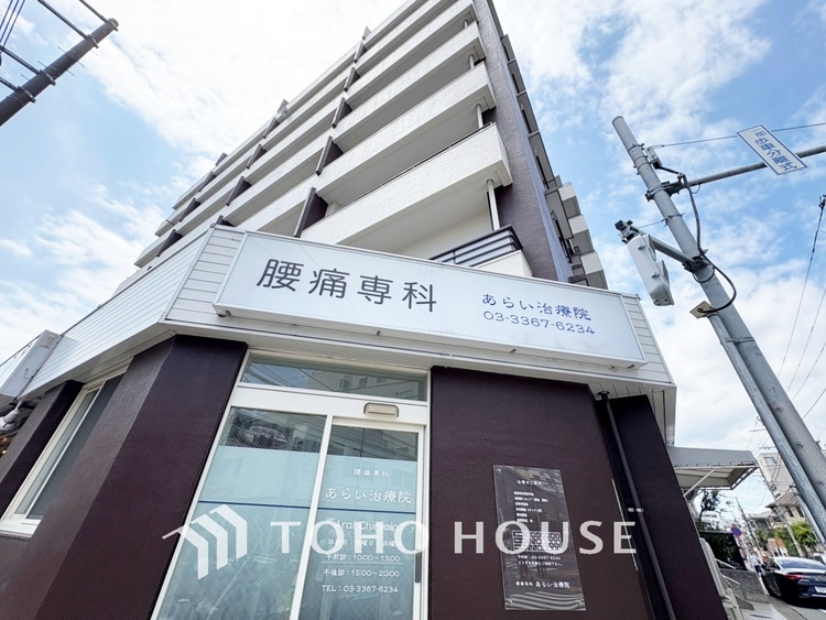 バルコニー ◆青空テラス◆ベランダから望む紺碧の空からそよ風、そして目に映るのはグリーン広がる風光明媚な世界。それは清々しい自然の薫りを肌で感じる幸せな空間。