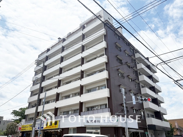 その他 ◆木漏れ日◆の様な採光が優しく足元を照らし、心地いい暮らしの道しるべを写し出す。この空間で過ごす家族との語らいの時間がとても素敵で幸せを感じるかもしれない。【Holiday of a home】