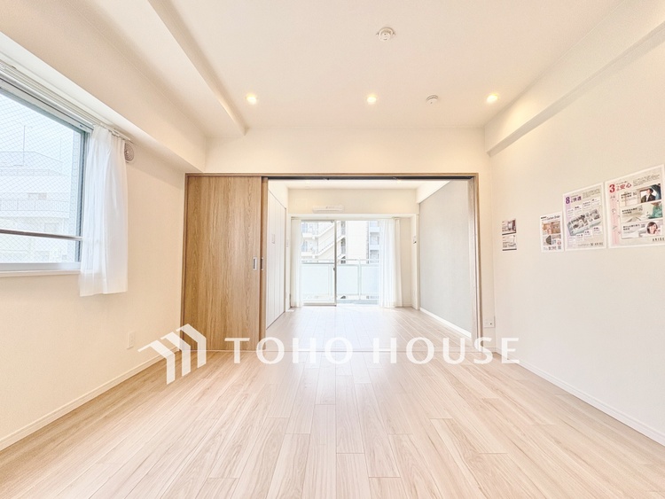 内装 【リビング】家族が自然と集まりたくなる、心地よい広さの空間。