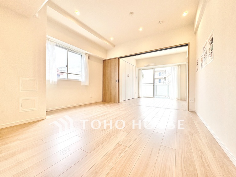 内装 【リビング】開放感のあるリビングは、日常の心地よくしてくれます。