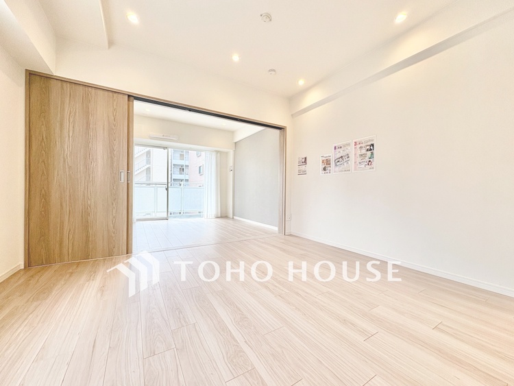 内装 【リビング】ゆったりとした空間で、それぞれが自由に過ごせる物件です