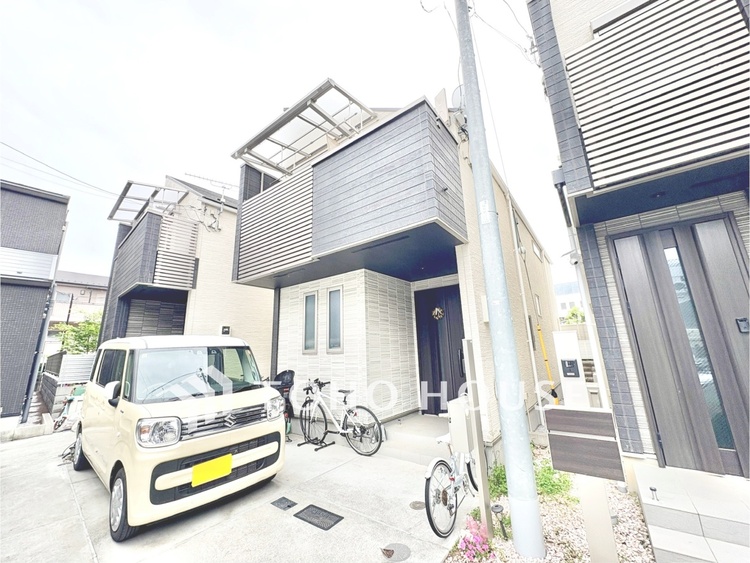 外観 【外観】落ち着いた街並みに調和する、洗練された外観デザインです。