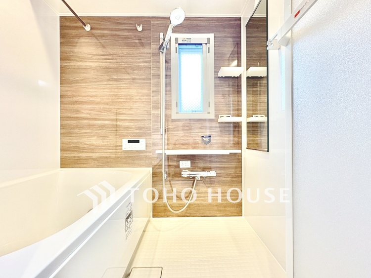 風呂 【浴室】一日の疲れをゆっくり癒してくれる、落ち着いた浴室空間です。