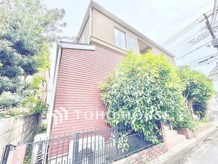 外観 【外観】落ち着いた街並みに調和する、洗練された外観デザインです。