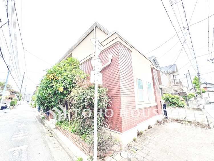 外観 【外観】落ち着いた街並みに調和する外観。住まいとしての安心感を感じられる佇まいです。