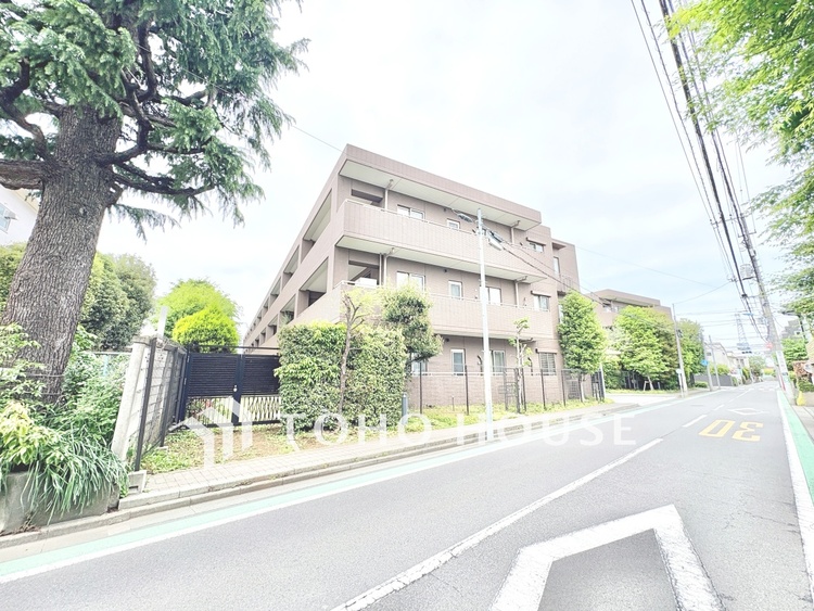 外観 【外観】整った街並みに映える外観デザイン。住環境の良さを感じられる住まいです。