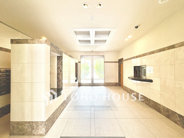 外観 【ロビー】落ち着いた雰囲気に包まれたロビー空間。住まう方や訪れる人を優しく迎えてくれる共用スペースです。