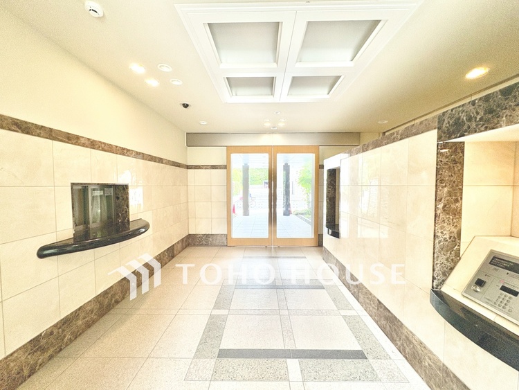 外観 【ロビー】ゆとりあるロビー空間。帰宅した瞬間にほっとできる落ち着いた雰囲気が広がります。