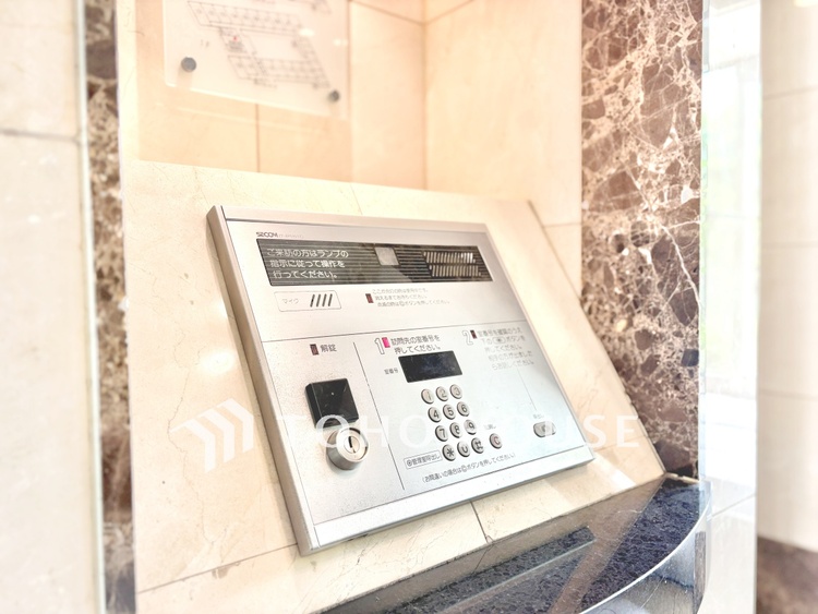 外観 【オートロック】エントランスにはオートロックを採用。住まう方の安心感を高めてくれる設備です。