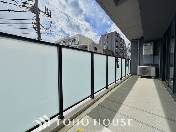 バルコニー 一日の振り返りを行い、疲れを癒していくそんな場所でありたい。心も体も休め明日へのパフォーマンスを向上させる。