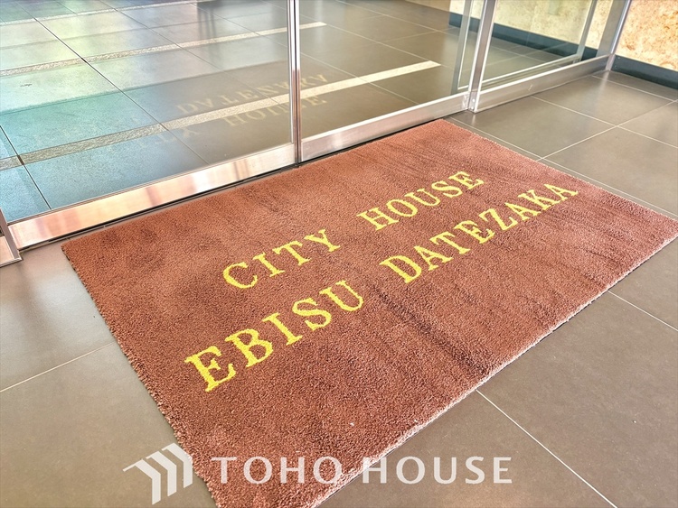 エントランス 持続可能な未来へ向けて、時の流れが織りなす美しい邸宅を創造する。