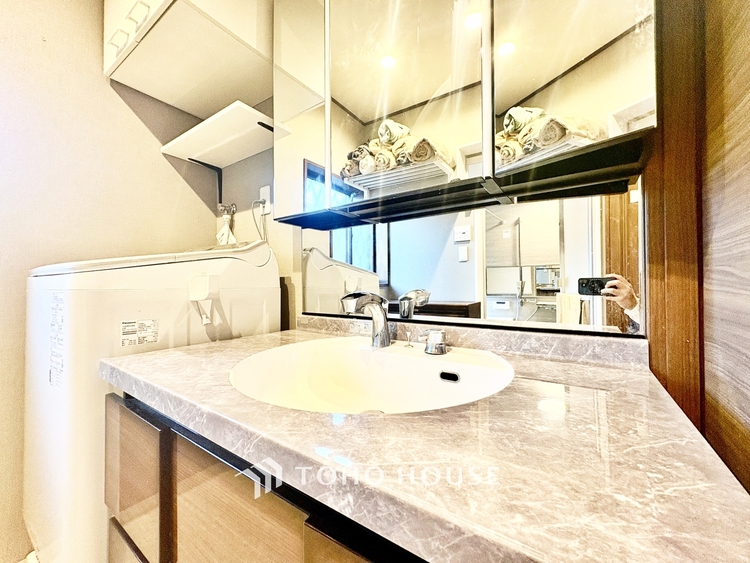 内装 ◆リビング◆家族の温かみ、子供の成長、木々のささやき、星々の歌声。自然と調和し緑と語り合い、そんな環境に恵まれ家族は1歩ずつ前進する。だんらんリビングで今日も家族の明日への誓い。