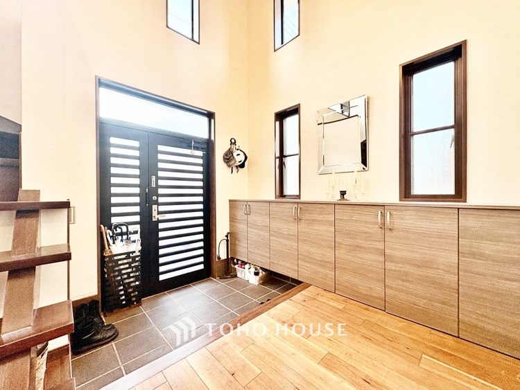 キッチン ◆季節外れのホームホリディ◆喧噪から離れ広々したリビングでゆったりと過ごす。そんな寛いだ休日もあっていい。だって『何もしない時を楽しむ』そんな贅沢な時間を愛する家族と堪能できるのだから。