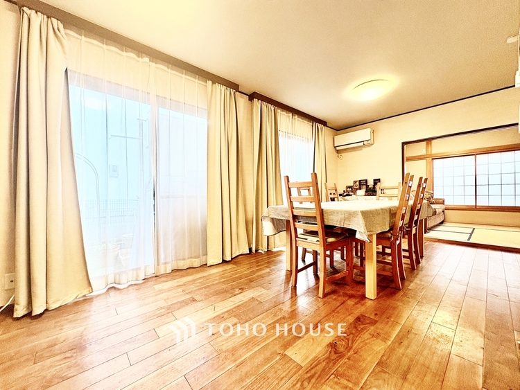 洗面 野川のせせらぎ、小鳥のさえずり。息をふと止めてゆっくりと瞼を閉じると、映る世界は水面の波紋。静寂な中、優しく揺れる様はまるで僕の心の中を映しているようだ。