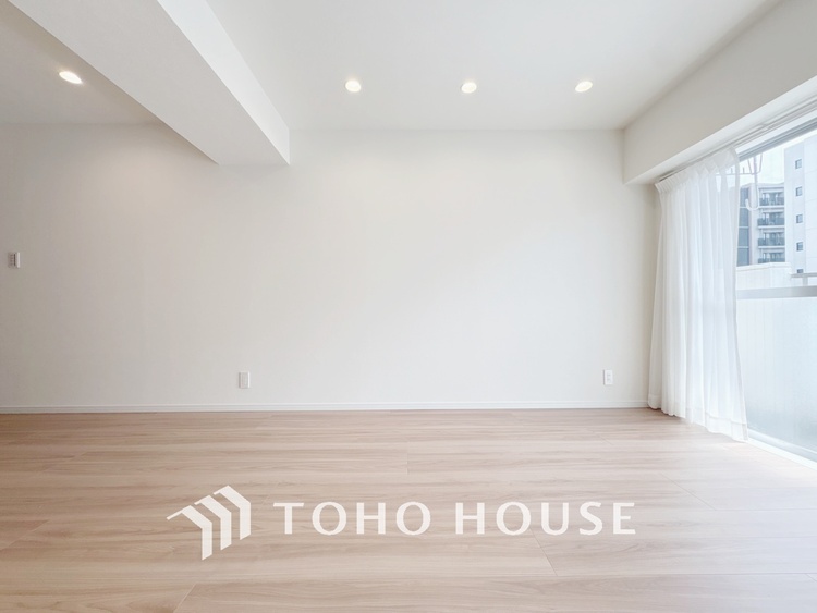 内装 【LIVING】◆扉を◆開くとこの景色。家族の”おかえり”の声が聞こえてきそう。