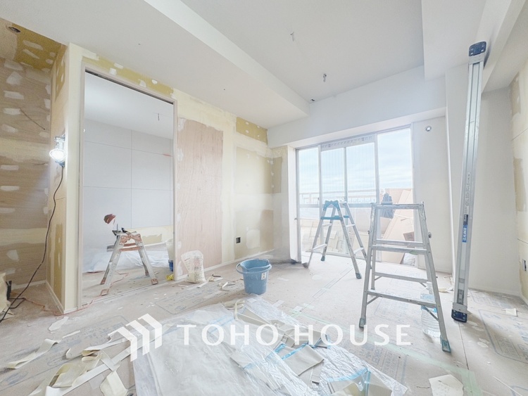 内装 現在改装中◆煌びやか◆愛おしい家族との団欒の時間をより一層幸せなものに感じさせる煌びやかなLDK。輝かしい毎日が待っています。※この画像の家具の配置には、CGによる加工を施しております。