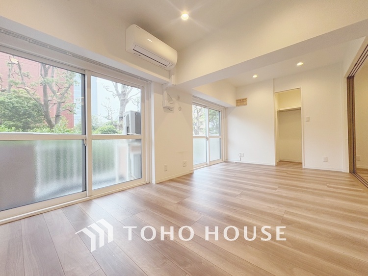 内装 【LIVING】◆眩い◆光が燦々と入り、家族の笑顔を照らす。「いつまでも続いて」と願う夢のような毎日がここにある。