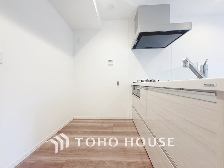 キッチン 【KITCHEN】◆ワクワク◆開放的で機能性も高いシステムキッチン。お子様は毎日のご飯にワクワク！