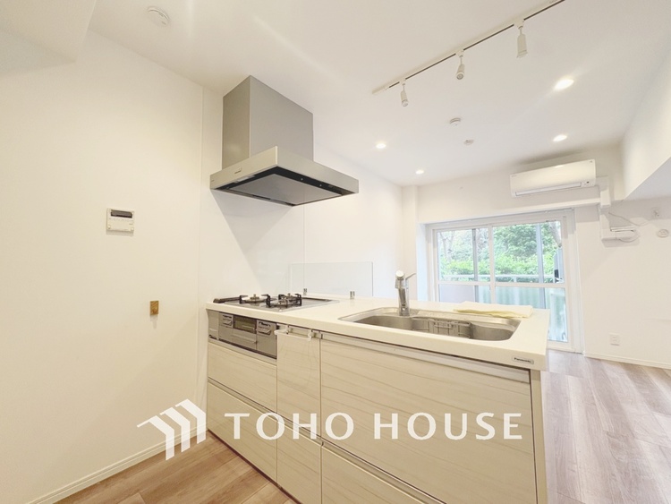 その他 【KITCHEN】◆開放的◆後片付けが楽なシステムキッチン。収納スペースの充実！