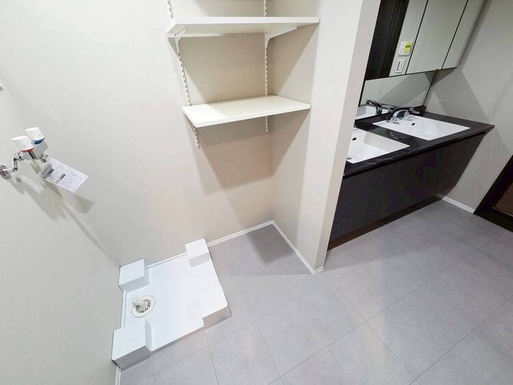 その他 十分な広さの脱衣所。