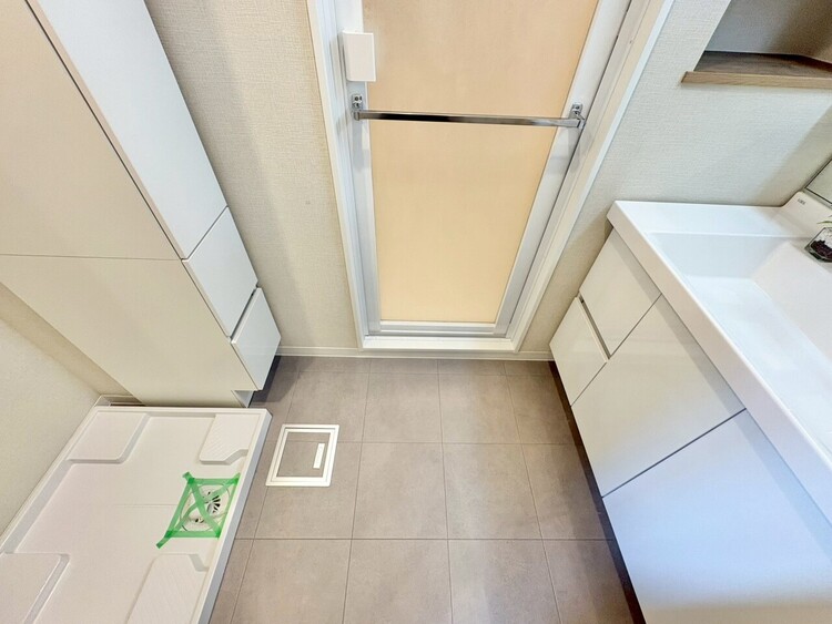 その他 十分な広さの脱衣所。