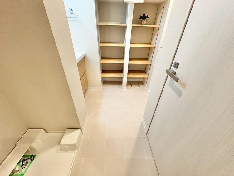 その他 十分な広さの脱衣所。