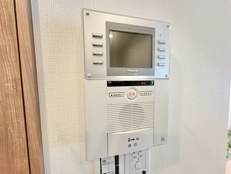 その他 誰が来てもわかる様にモニター付きインターホンを設置。