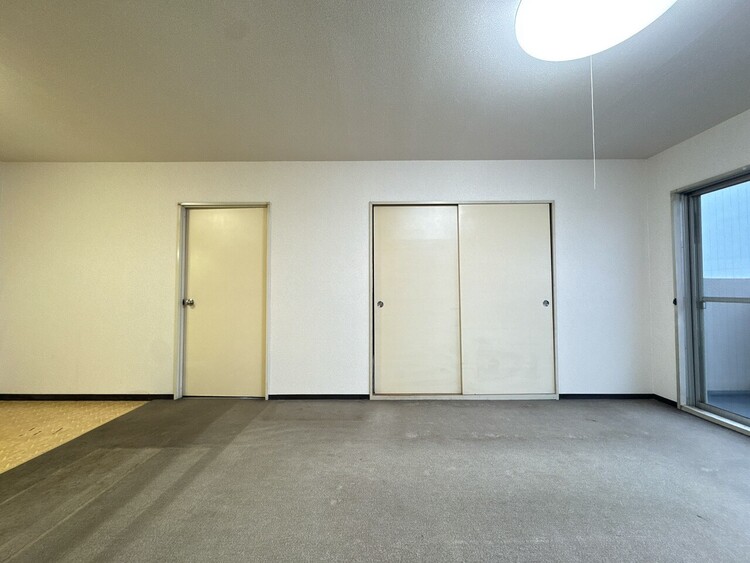 居間 飾り過ぎないシンプルな内装と偏り過ぎないデザインで統一しました。