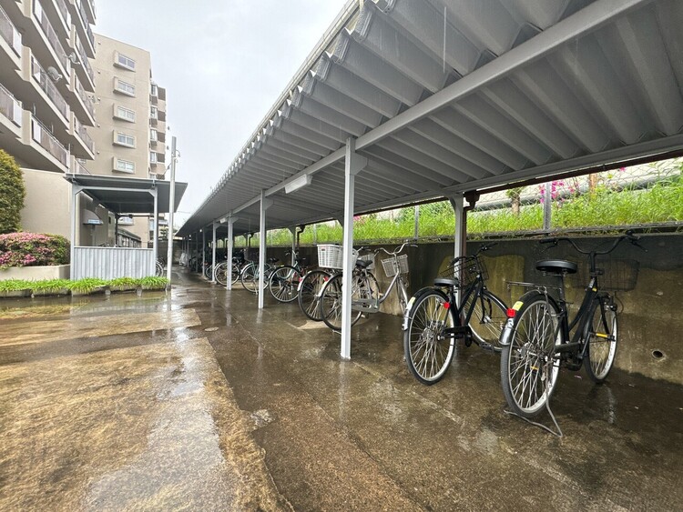 その他 きちんと整備された駐輪場。住む方の心遣いが感じられます。