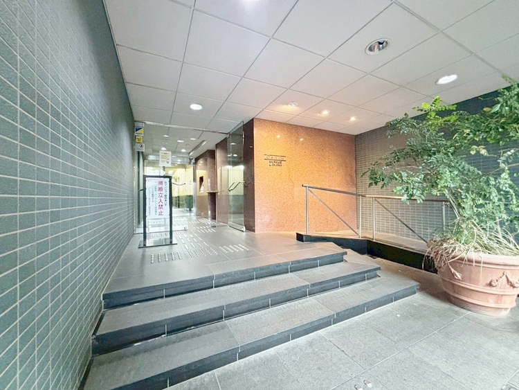 エントランス 外と内をつなぐエントランスは、まさに顔となる場所。