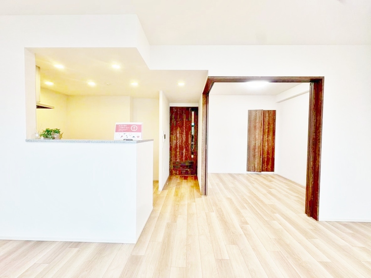 居間 快適に過ごす毎日を求めて、暮らしの中でご自身の「マイホーム」に創り上げてください。