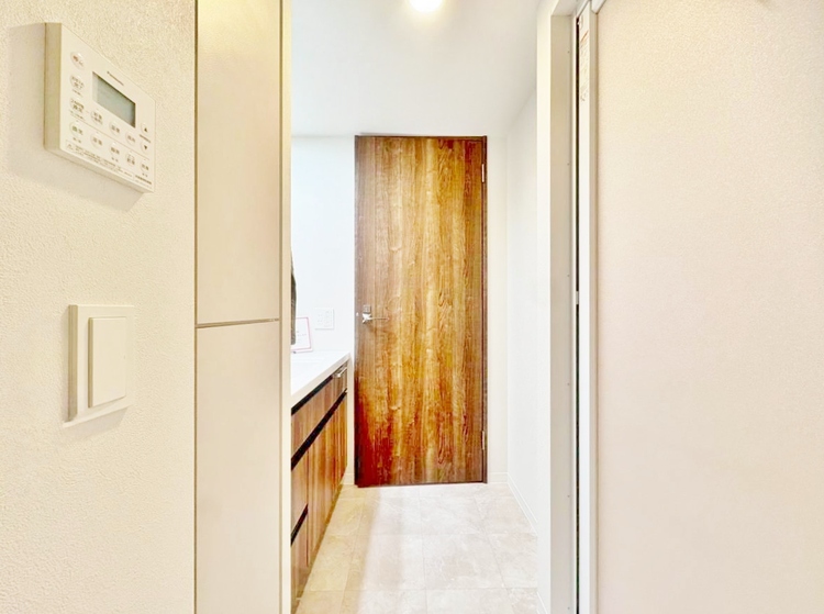 洗面 清潔感と心地よさを重視した、上質感漂うパウダールーム。